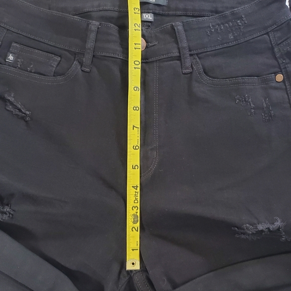🟣 7527 * Judy Blue Distressed Denim Cuffed Shorts Black JB15005BK Size 1X - Picture 10 of 11